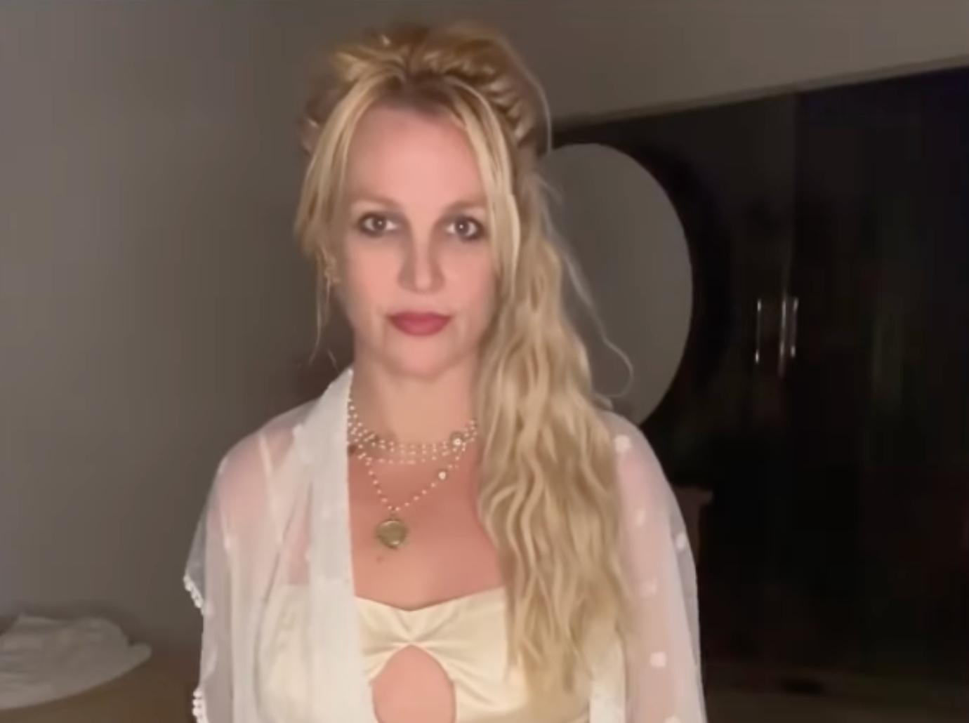 britney spears gets age wrong jokes turning  moved mexico birthday