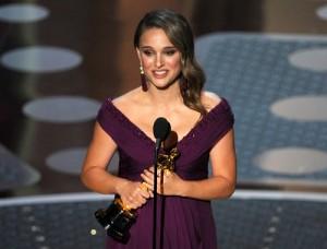 2011__02__Natalie_Portman_Oscars_Feb28newsnea 300×228.jpg