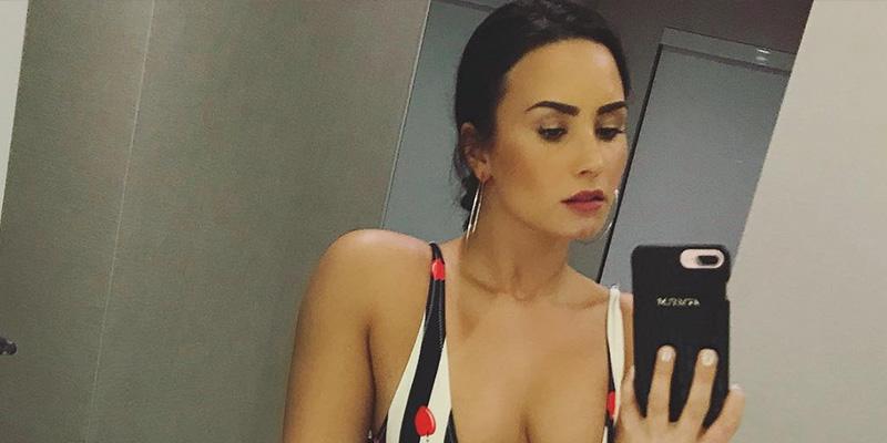 Demi lovato wears bathing suit backwards pics