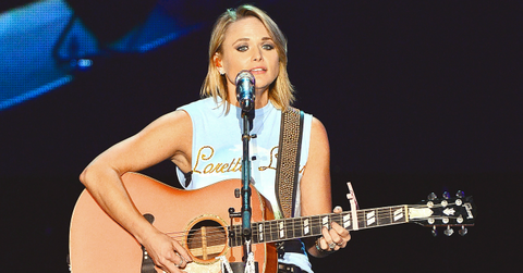Miranda lambert crying onstage song blake shelton h