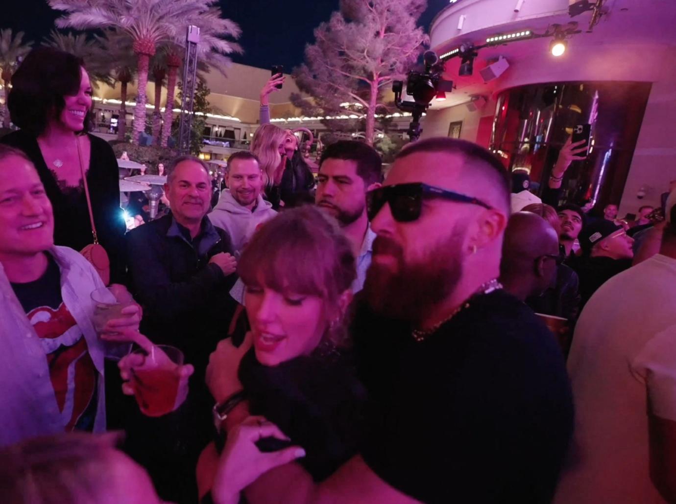 taylor swift travis kelce serenading most romantic thing