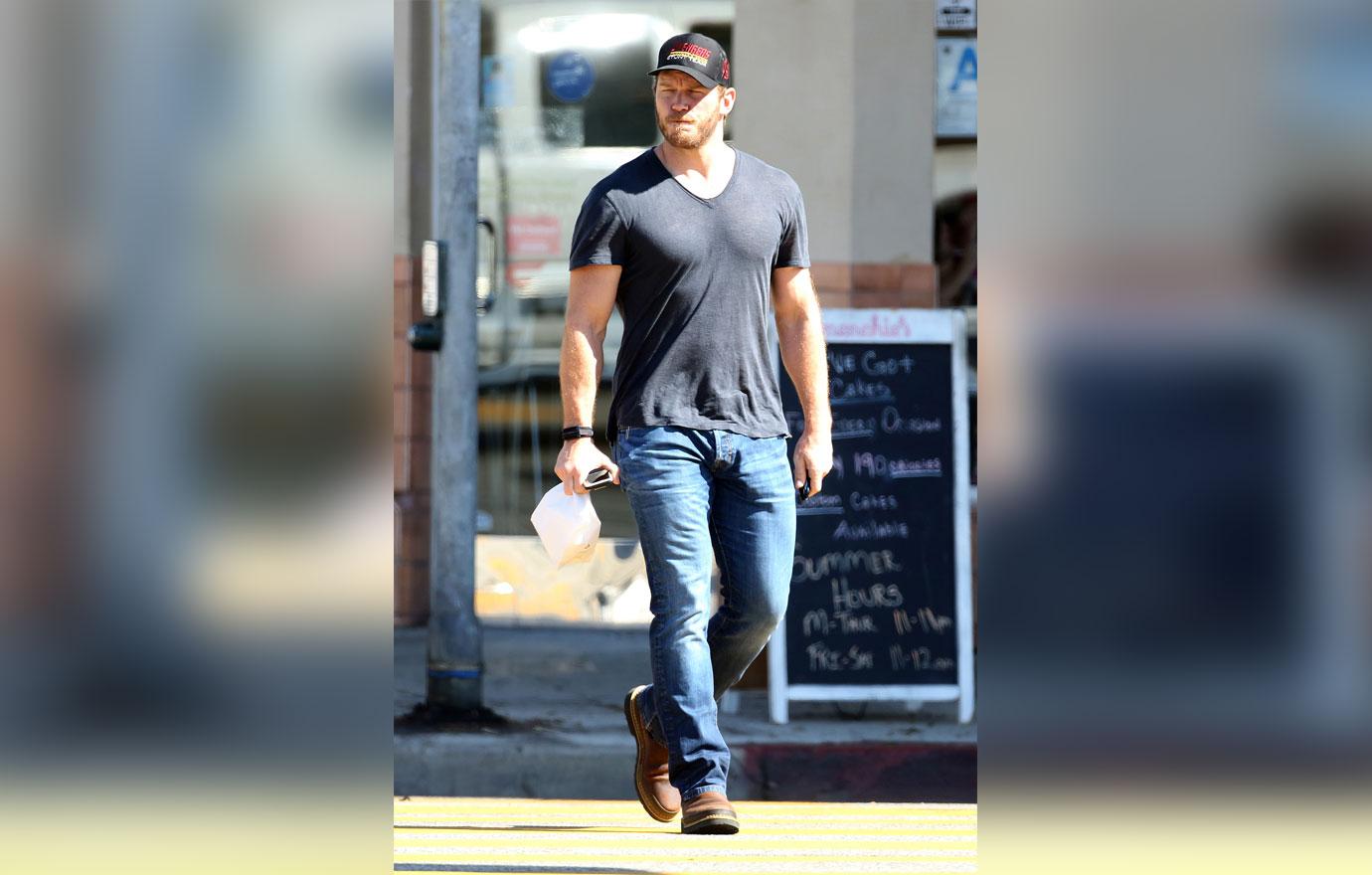 EXCLUSIVE: Chris Pratt snags a frozen yogurt and then heads to the drugstore.