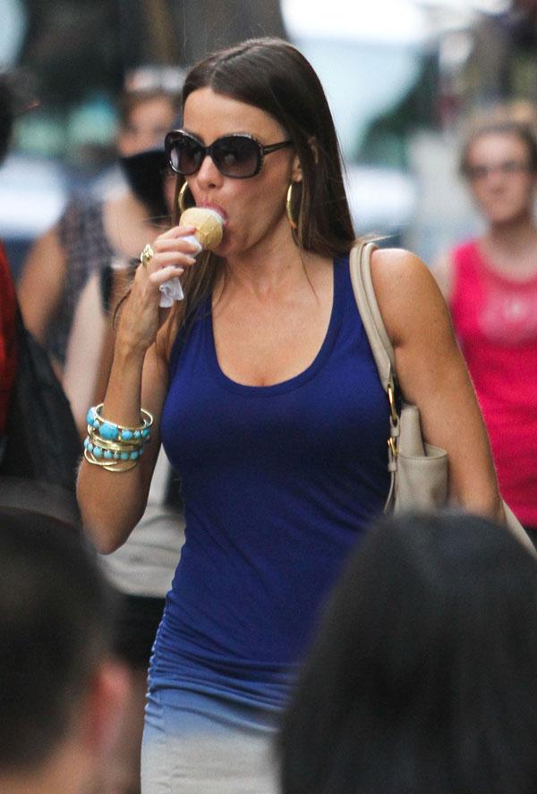 10 Pics of Celebs Stuffing Their Faces