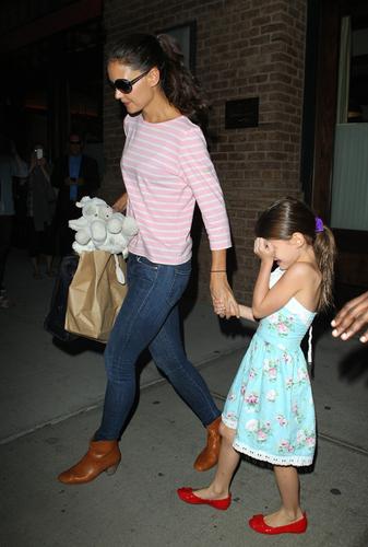 Suri Cruise is Crying as She Leaves a NYC Hotel With Mom Katie Holmes