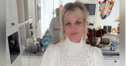 britney spears flaunts physique gym