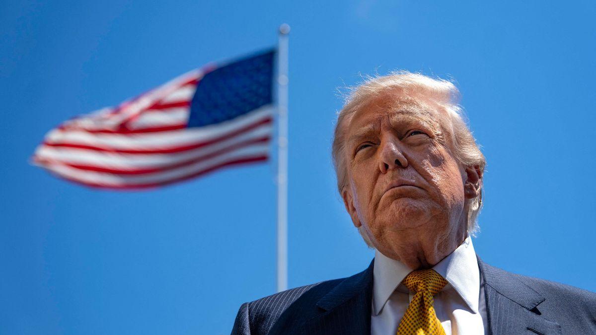 image of Many political gurus have spoken out about the president. 