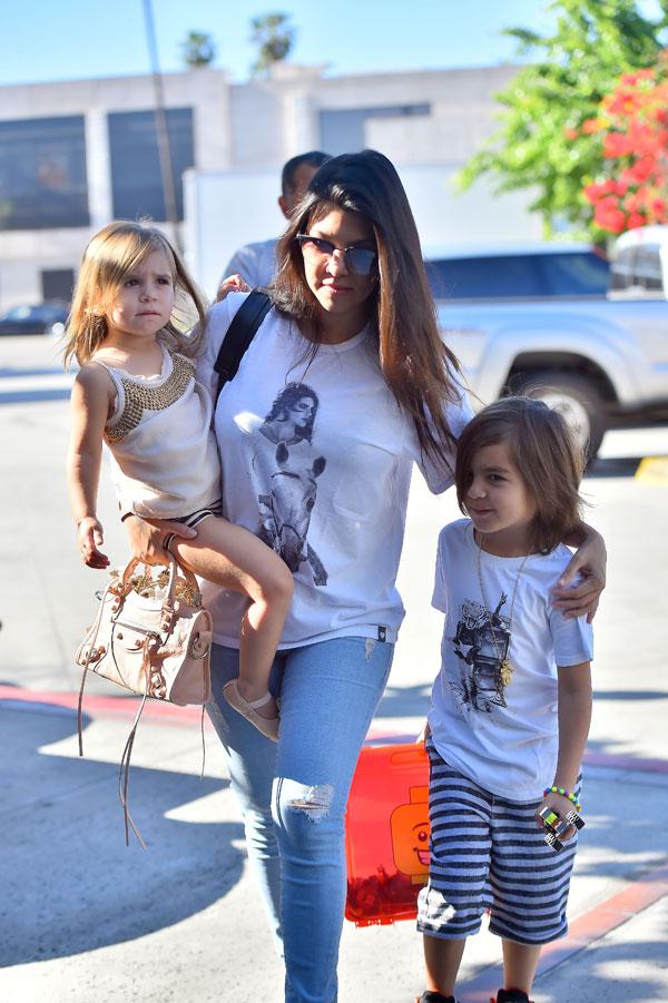 Kourtney kardashian out with mason penelope splash 05