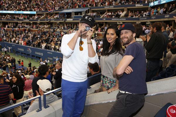 Olivia Munn and Jon Glaser&#8211;say cheese as Jason Sudeikis snaps a shot of his own