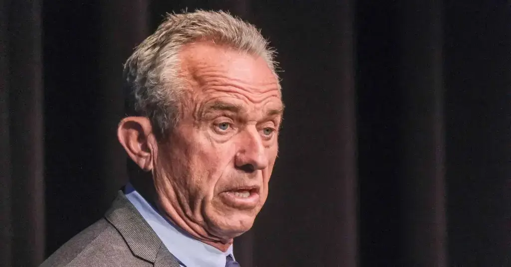 robert f kennedy jr defends potential vp aaron rodgers sandy hook