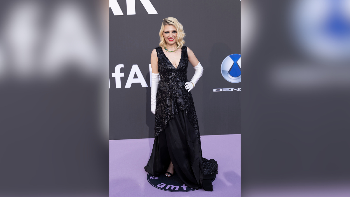 tina win makes cannes debut hits amfar gala with best friend tara reid and takes new york at tribeca