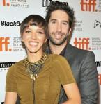 2010__10__okmagazine_david schwimmer zoe buckman 145×150.jpg