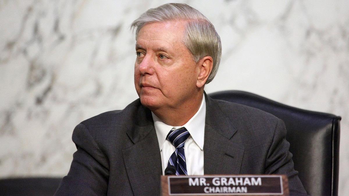 photo of Donald Trump noted that Lindsey Graham's father also had heart issues.