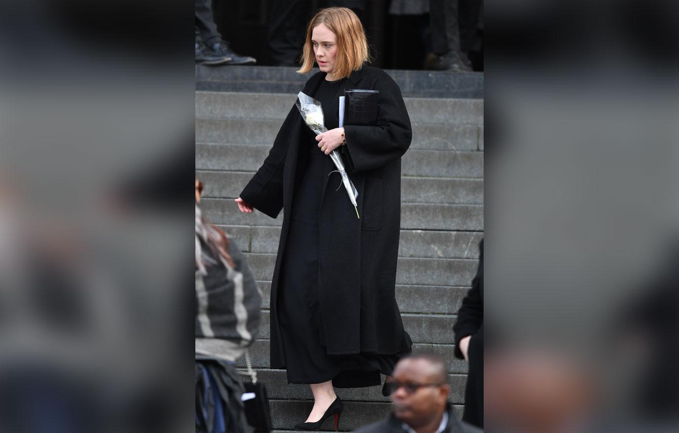 Adele Shows Off Toned Figure In Activewear Ensemble