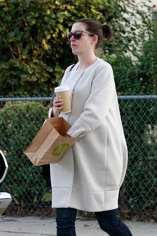 anne hathaway cupcake pregnancy cravings