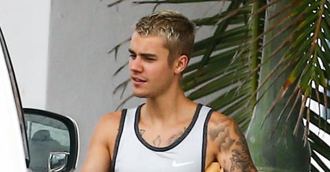 Exclusive… Justin Bieber Relaxing Poolside In Miami