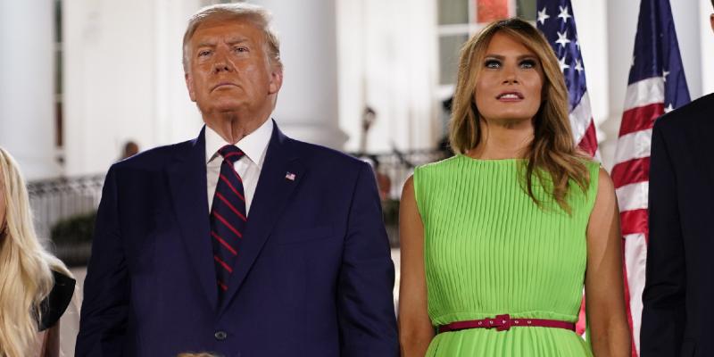 8 Signs Proving Donald & Melania Trump's Marriage Is 'Transactional'