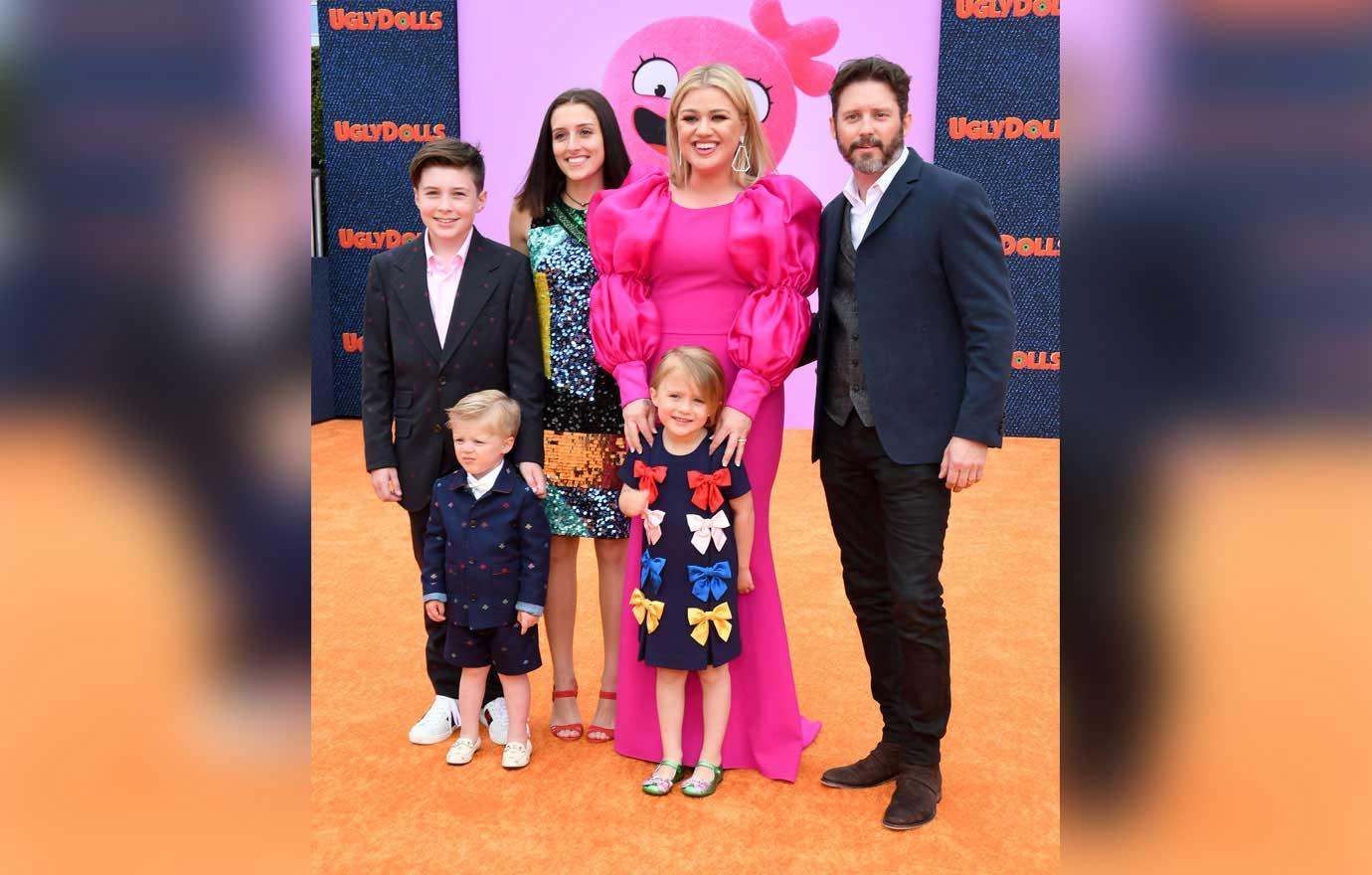 kelly clarkson married bitter brandon blackstock divorce admits fall love again