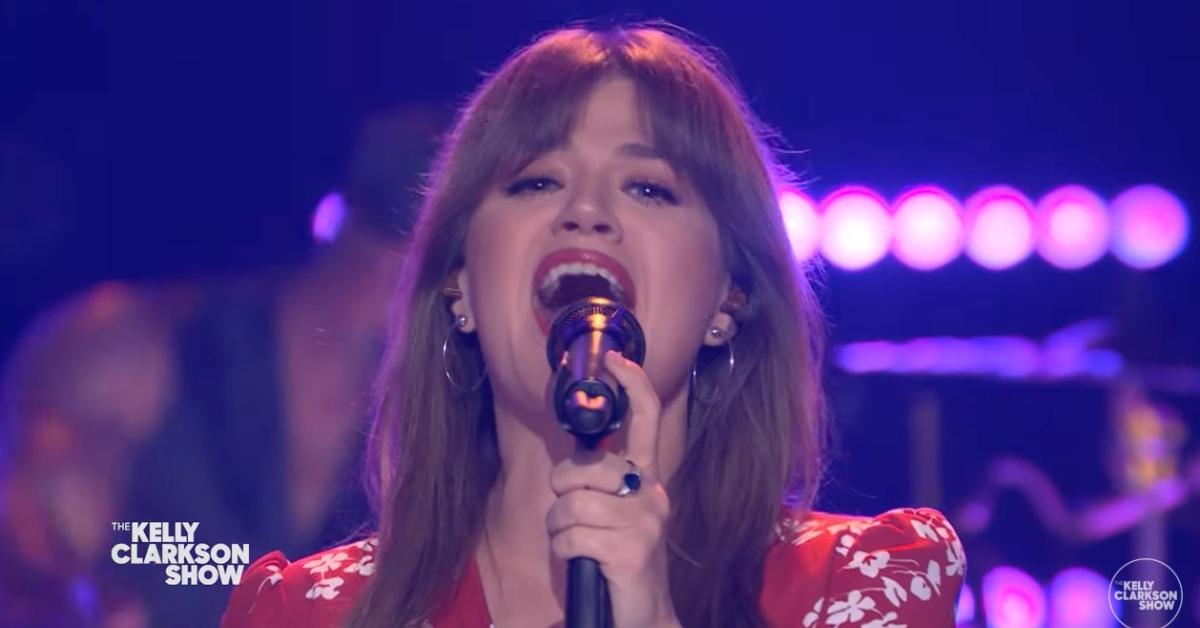 Photo of For the singer's first episode back, she belted out The Weeknd's 'Blinding Lights.'