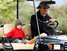 2010__03__Matthew_McConaughey_Levi_McConaughey_March26_329 225&#215;174.jpg