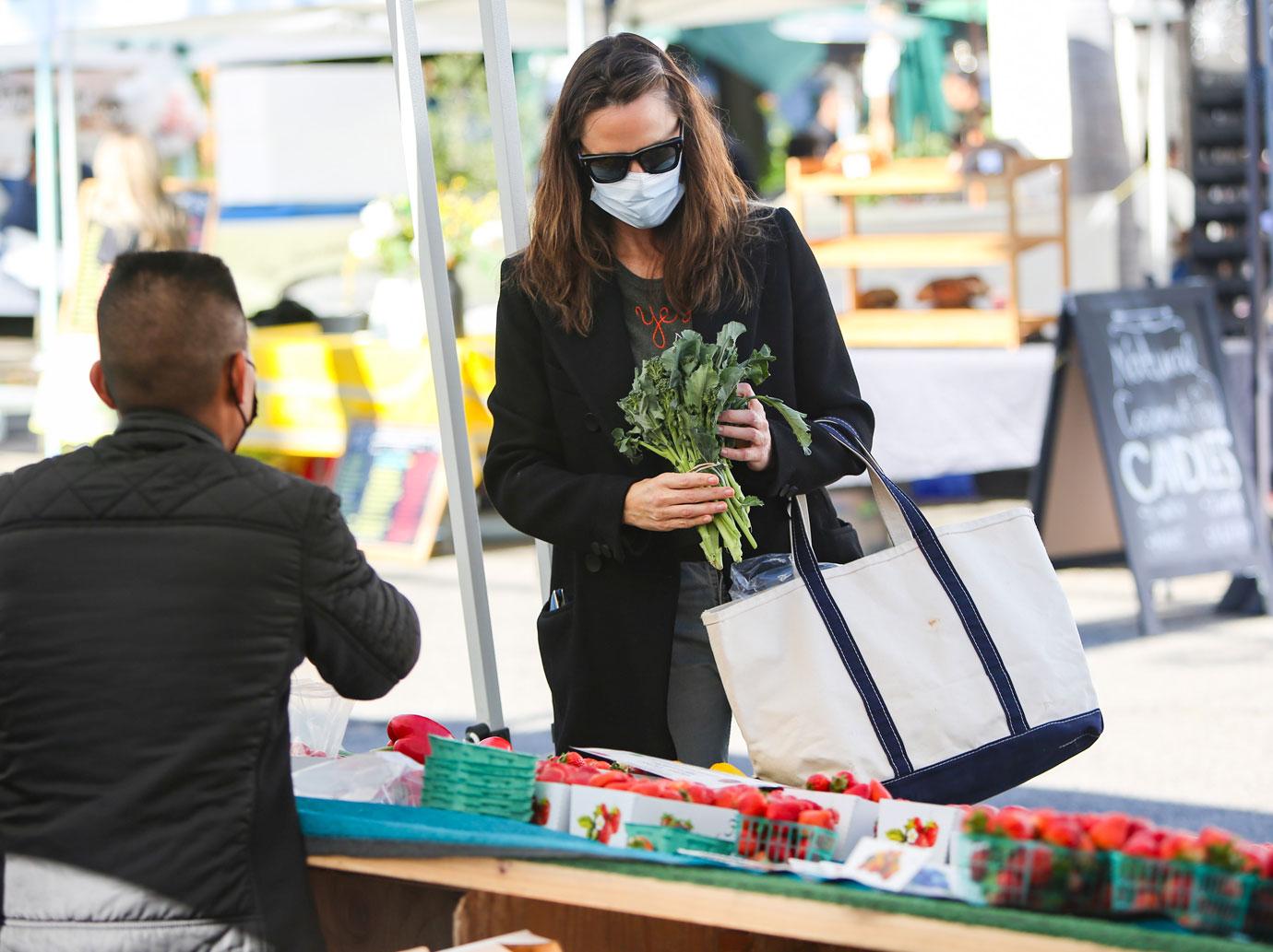 jennifer garner holds hands son samuel farmers market photos