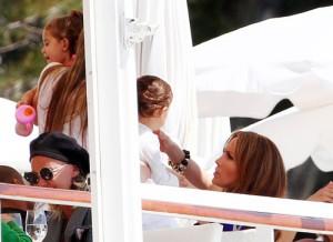 2010__05__06_jennifer_lopez_052010 300×218.jpg