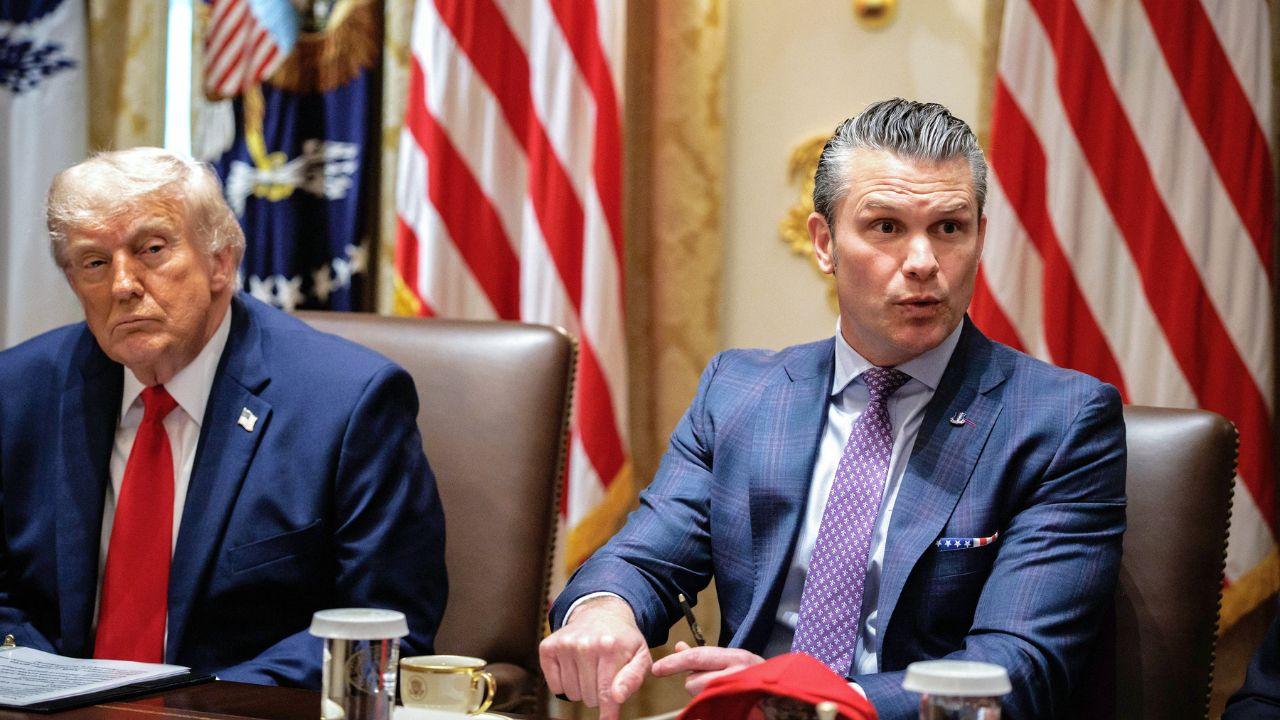 Photo of Pete Hegseth's incompetence is why Donald Trump likes him, says Michael Wolff. 