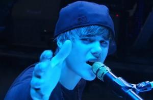 2010__10__Justin_Bieber_Oct26news 300×196.jpg