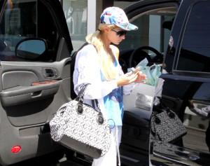 2010__05__Paris_Hilton_May11_34main 300×237.jpg