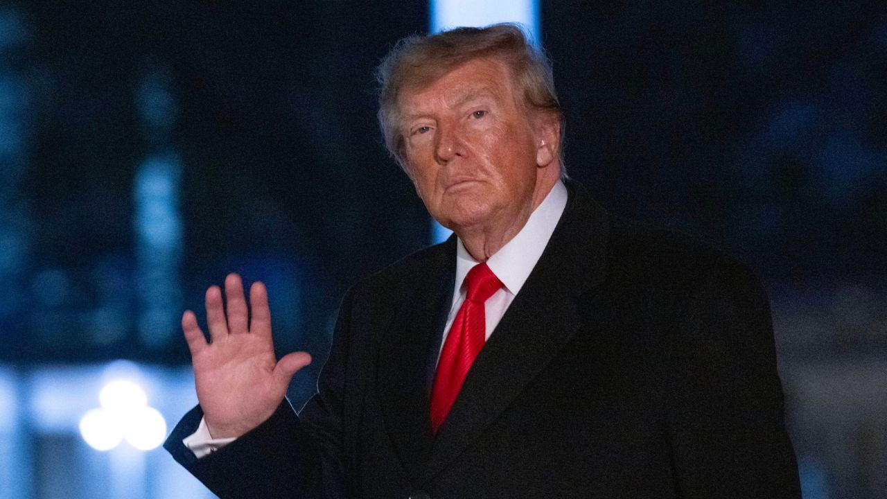 Photo of Trump will not stop talking about rear ends.