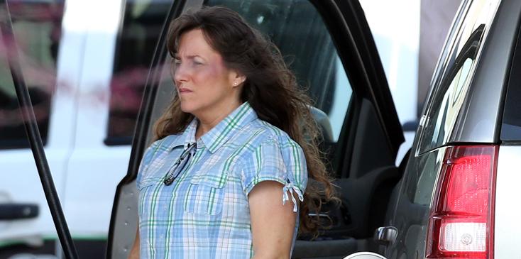 EXCLUSIVE: ** PREMIUM EXCLUSIVE RATES APPLY**  Michelle Duggar runs errands with Jennifer Danielle