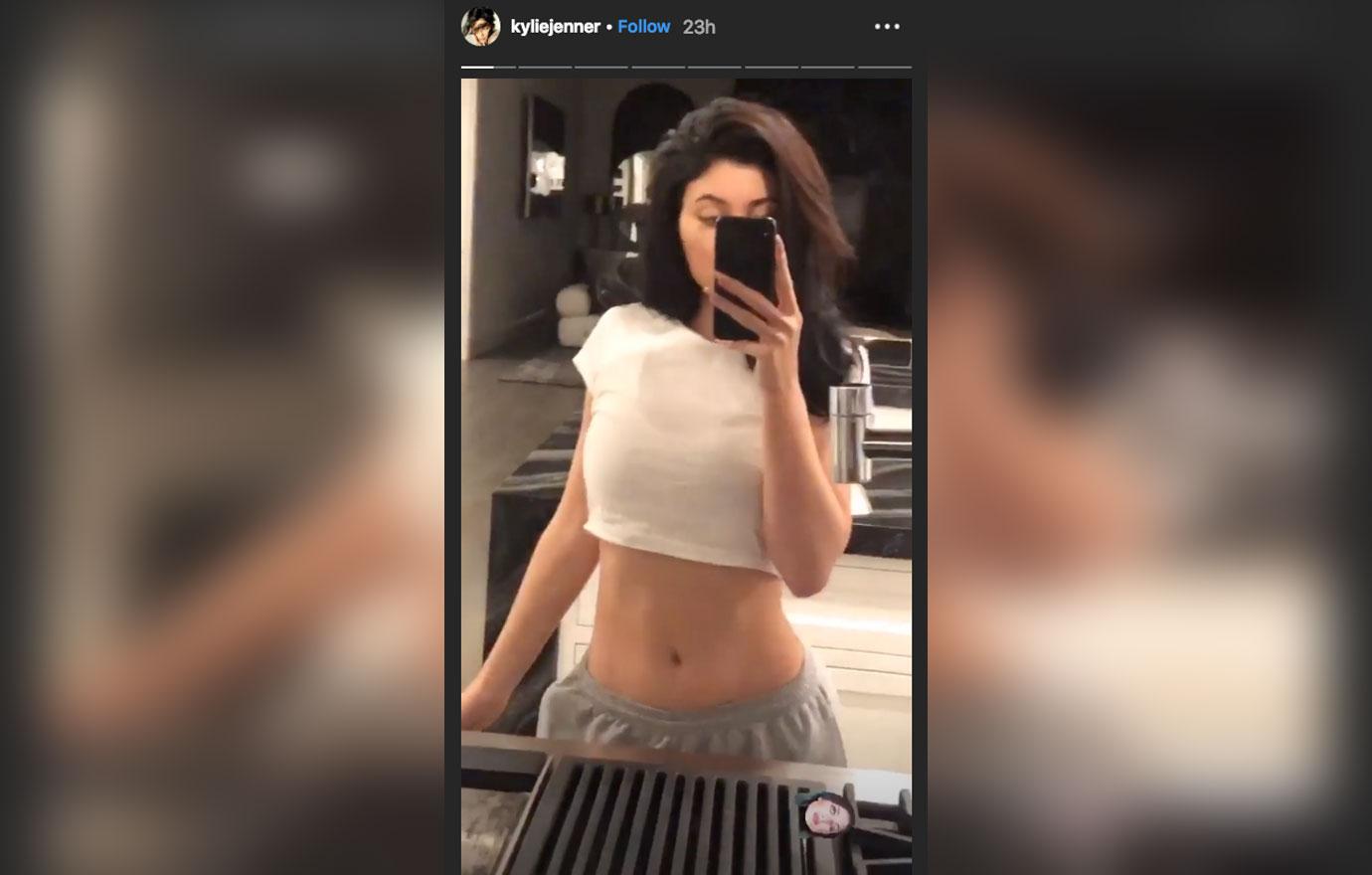 Kylie-Abs-Post-Baby-Body