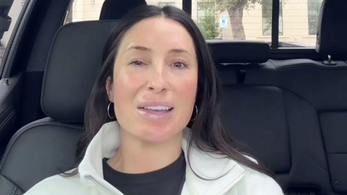 Photo of Bristol Palin is trying to fix her crooked eye and mouth amid her facial paralysis battle.