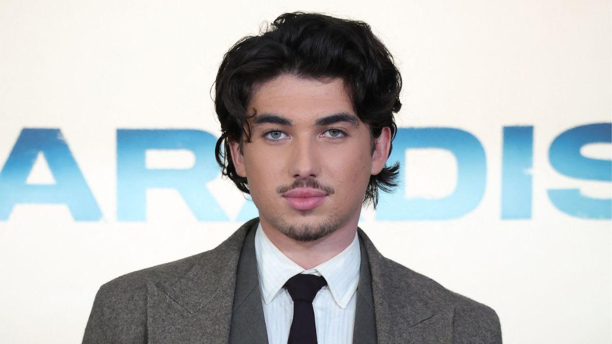 off campus cast members age guide
