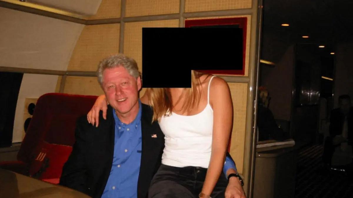 Photo of The Epstein files contained multiple photos of Bill Clinton.