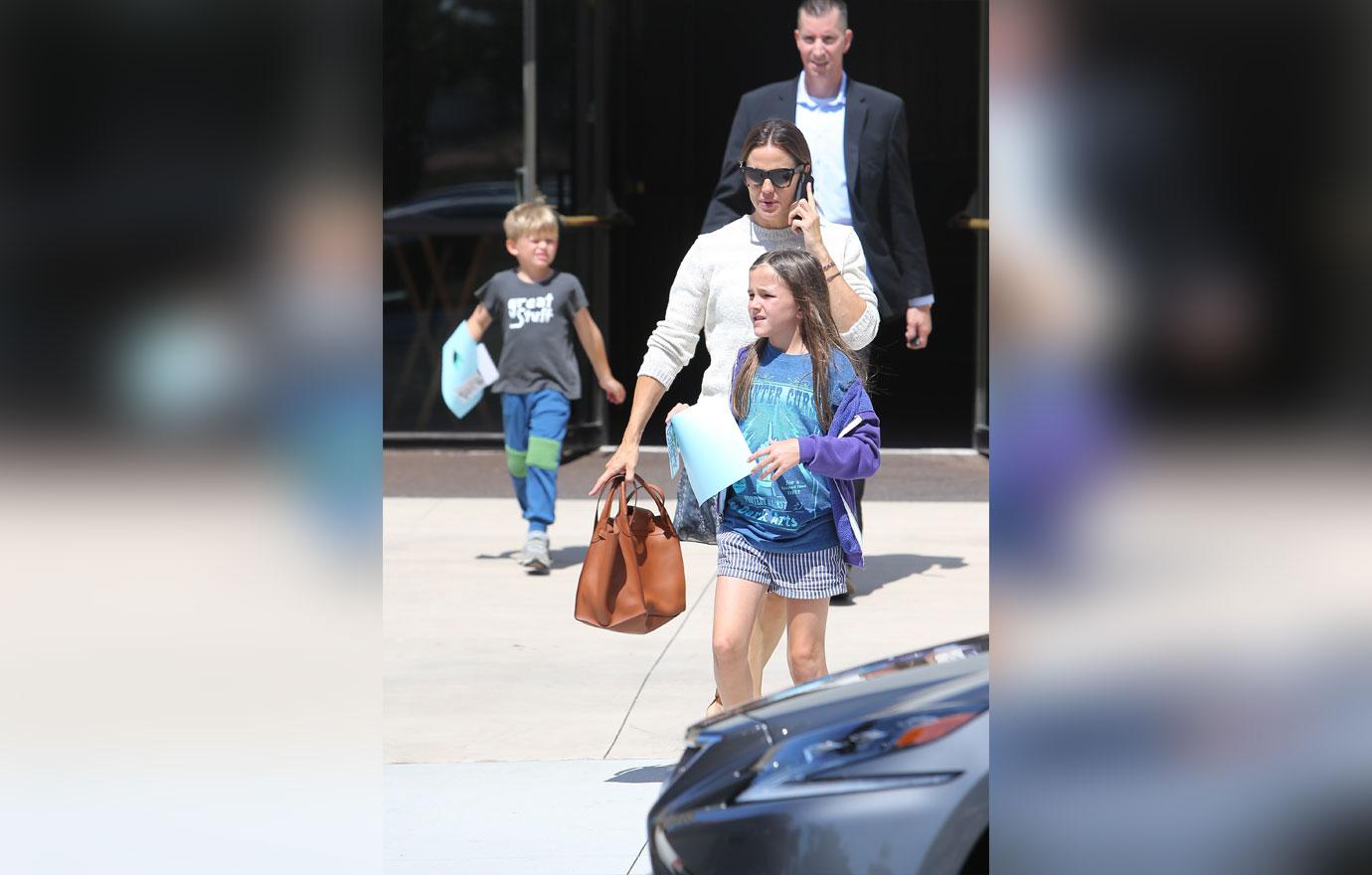 jennifer garner at church with kids