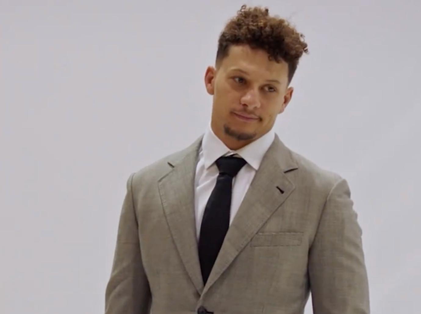 patrick mahomes crocs chiefs playoff photoshoot brittany trolls