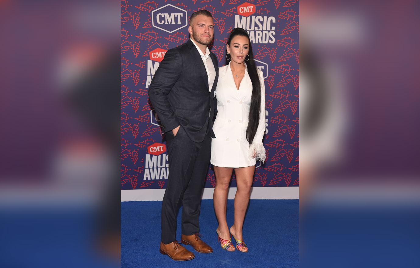 //jwoww boyfriend zack denies pregnancy rumors