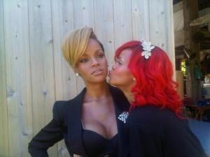 2010__08__Rihanna_Aug31newsnea 300×225.jpg