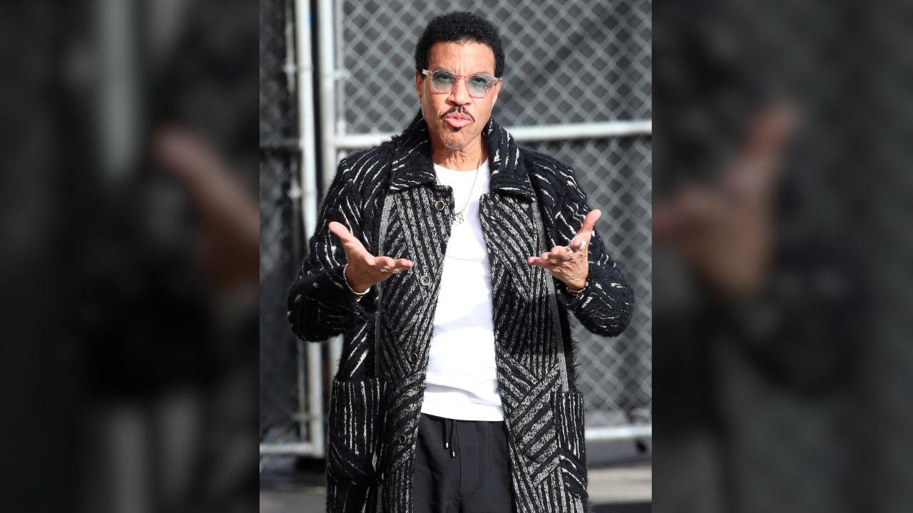 Photo of Fans were divided on whether Lionel Richie was being shady toward Chris Brown and Usher.