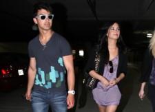 2010__03__Joe_Jonas_Demi_Lovato_March15_10 225&#215;163.jpg