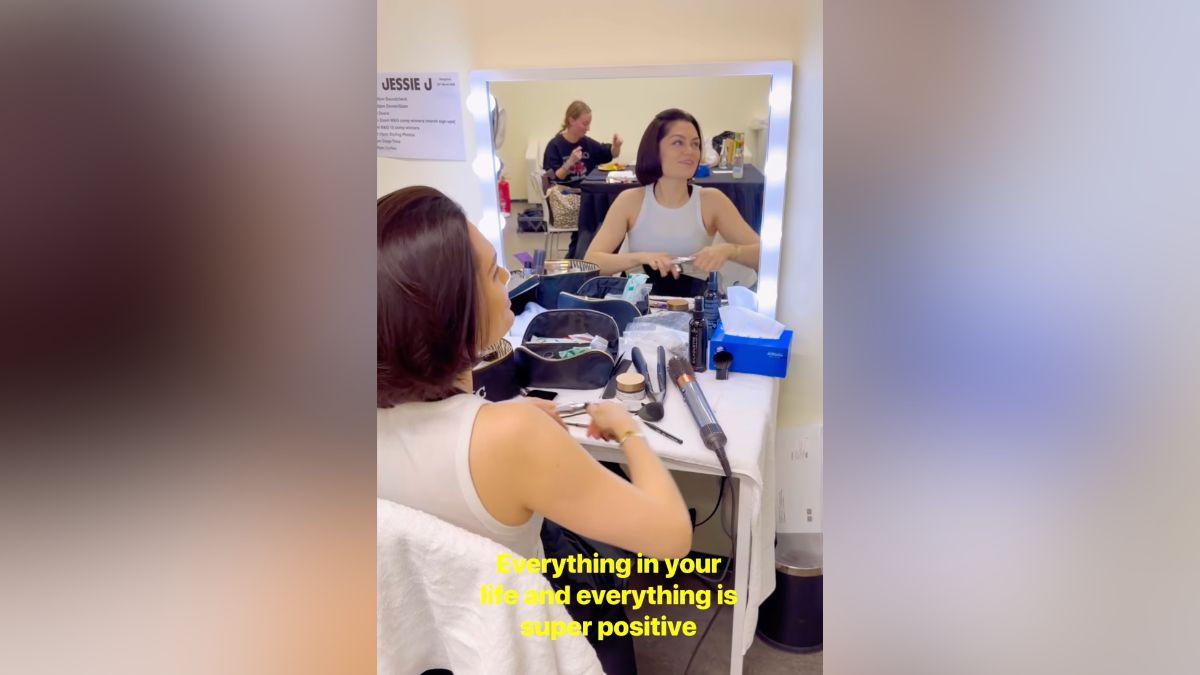 Image of Jessie J had trouble moving her head post-injury.