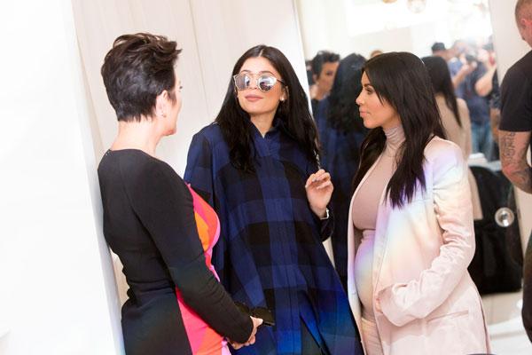 Kris jenner kim kardashian selfie