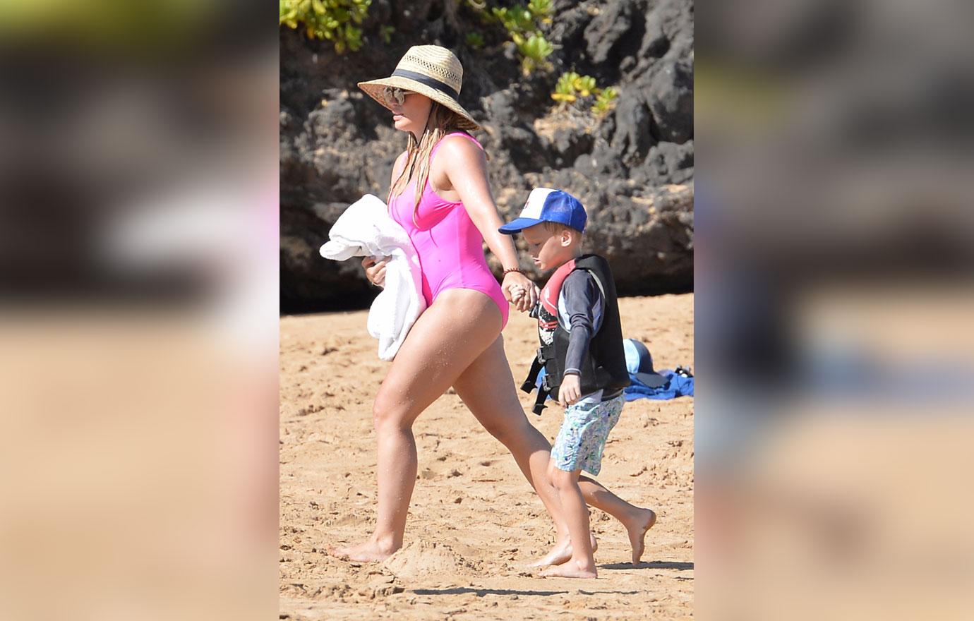 Hilary Duff Son Paddleboarding Photos 03