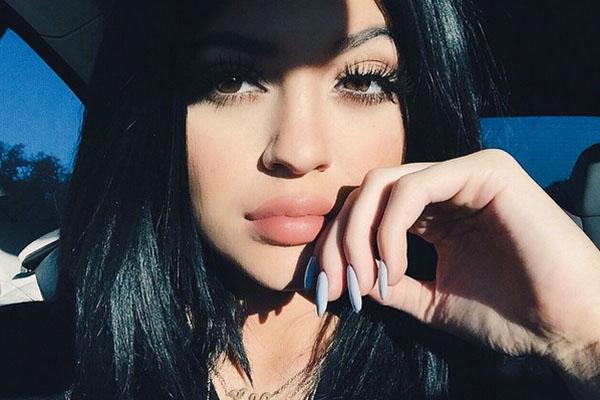 Kylie jenner makeup lips