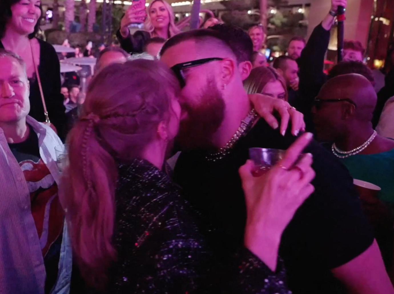 travis kelce spoiled taylor swift k valentines day gifts