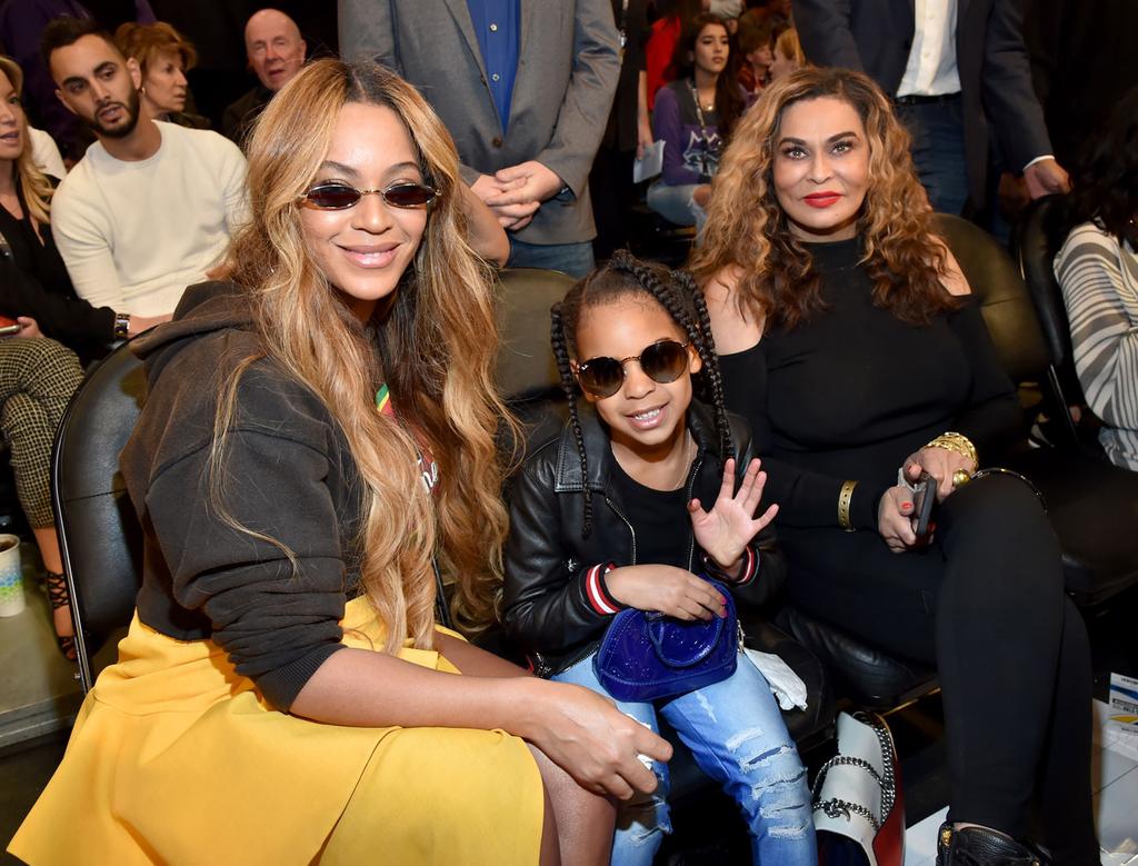 Beyoncev& Blue Ivy Take Selfies During All-Star Weekend