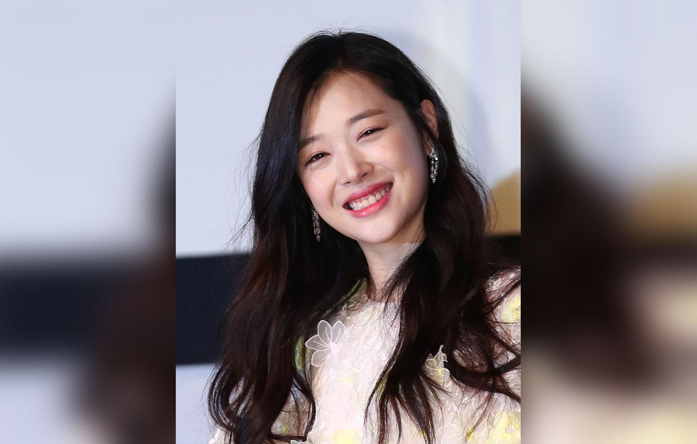 Sulli Close Up Smiling