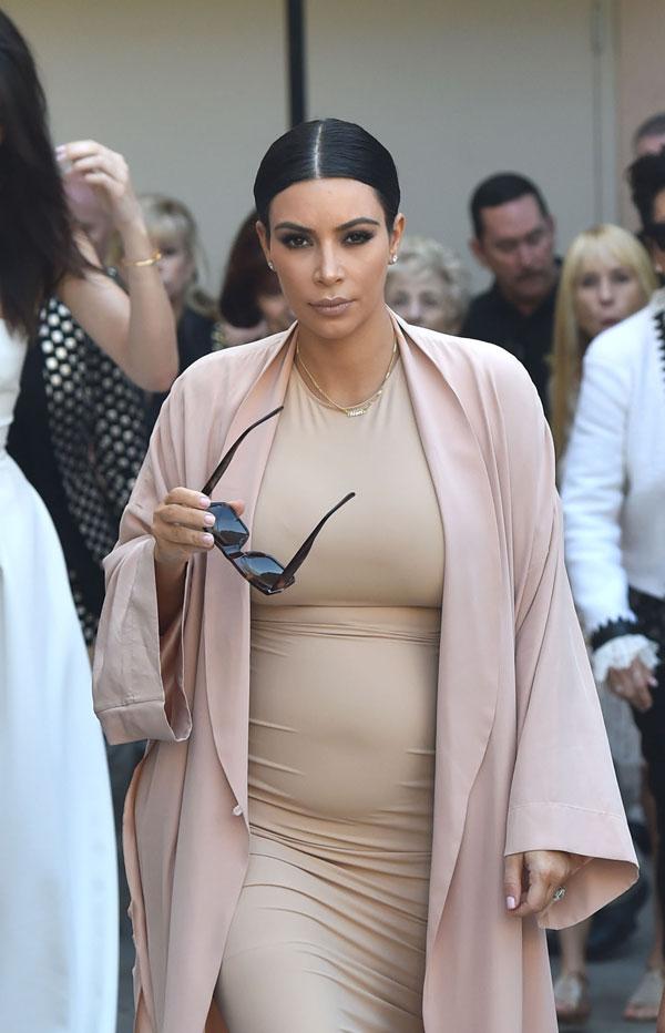 Kim kardashian baby bump3