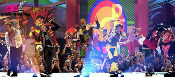 Nsync performs at the MTV VMAs