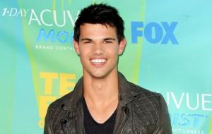 2011__08__Taylor Lautner Twilight aug8ne 300×190.jpg